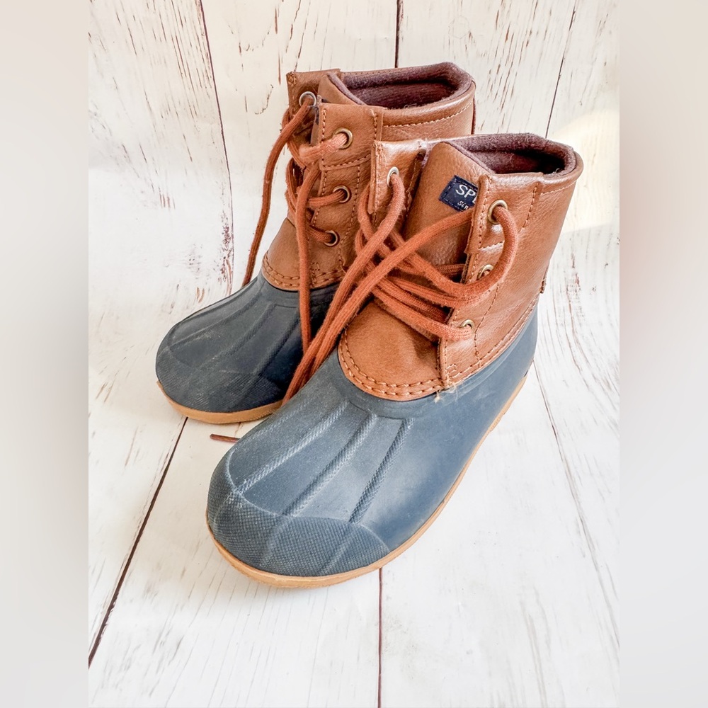 Sperry Boys Size 11M  Duck Boot Brown Leather with Blue waterproof bottom